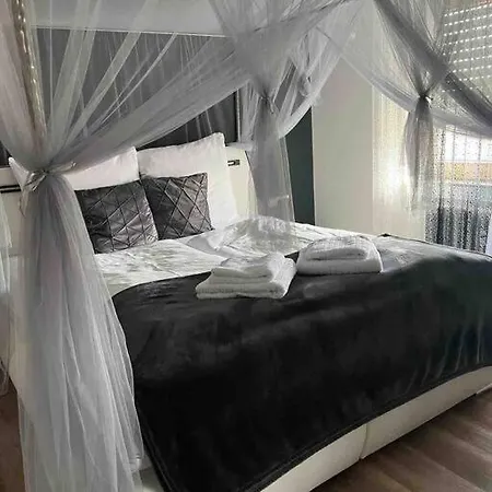 Ferienwohnung Outletcity Metzingen Metzingen  Esterno foto